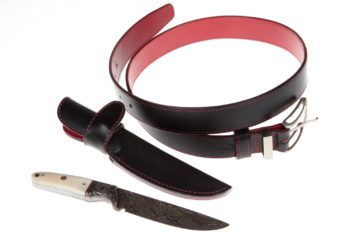 etui en noir et rouge, sheath in black and red